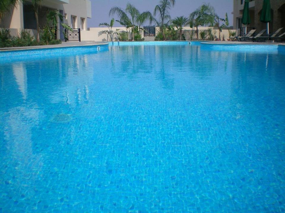 104 Excellent 2 Bed With Pool View, Ac & Gym! *