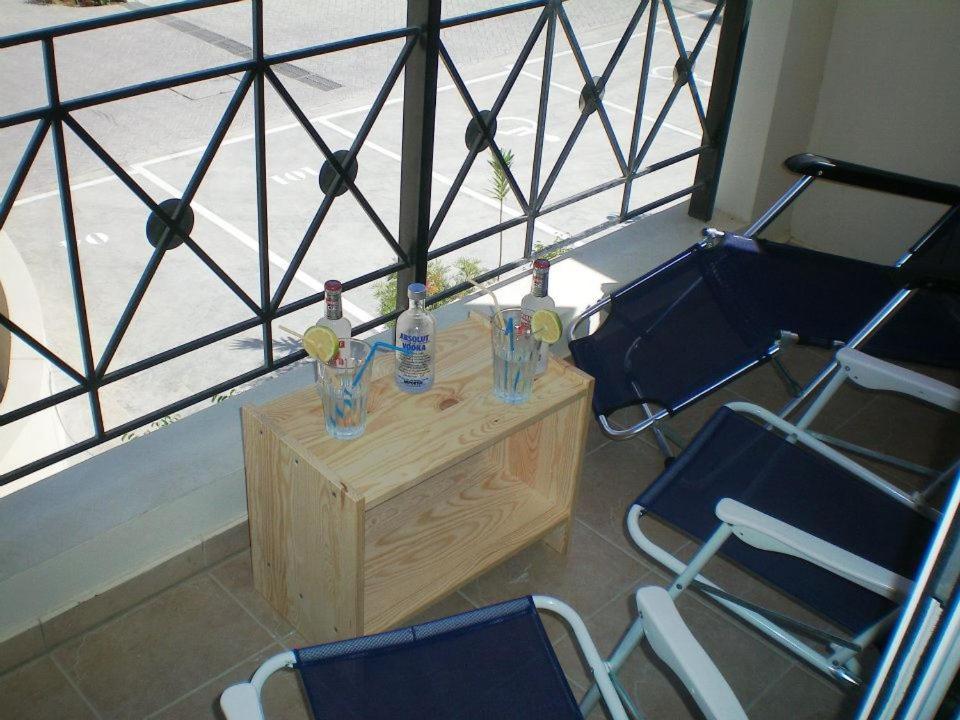 104 Excellent 2 Bed With Pool View, Ac & Gym! * Perivolia