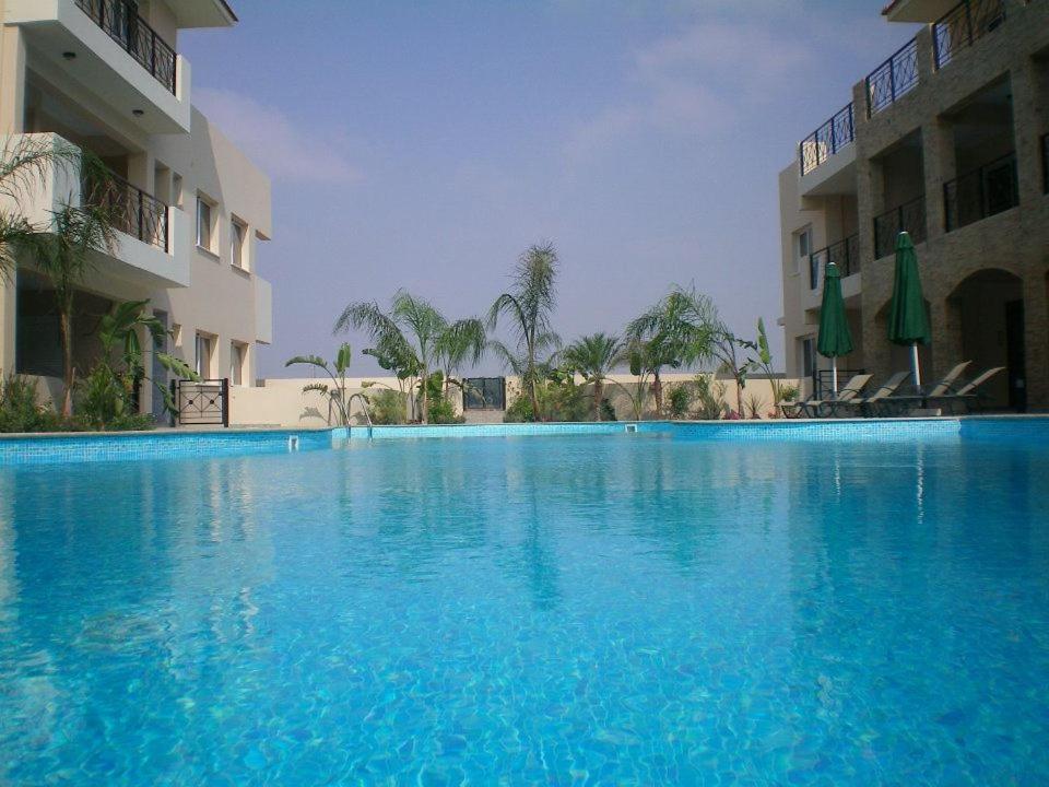 104 Excellent 2 Bed With Pool View, Ac & Gym! *